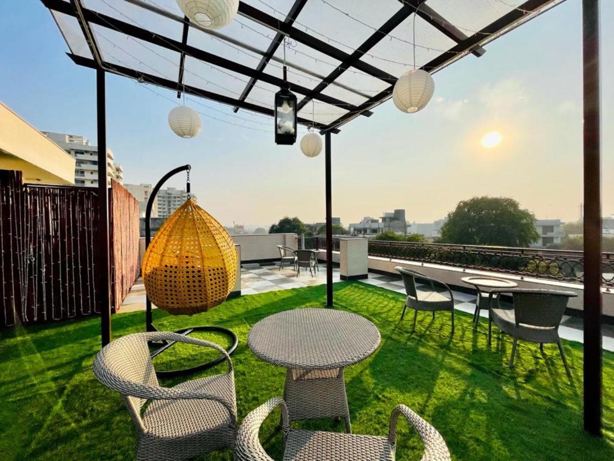 Bluo Studio4 Golf Course Road - Gym, Balcony, Lift Gurgaon Ngoại thất bức ảnh