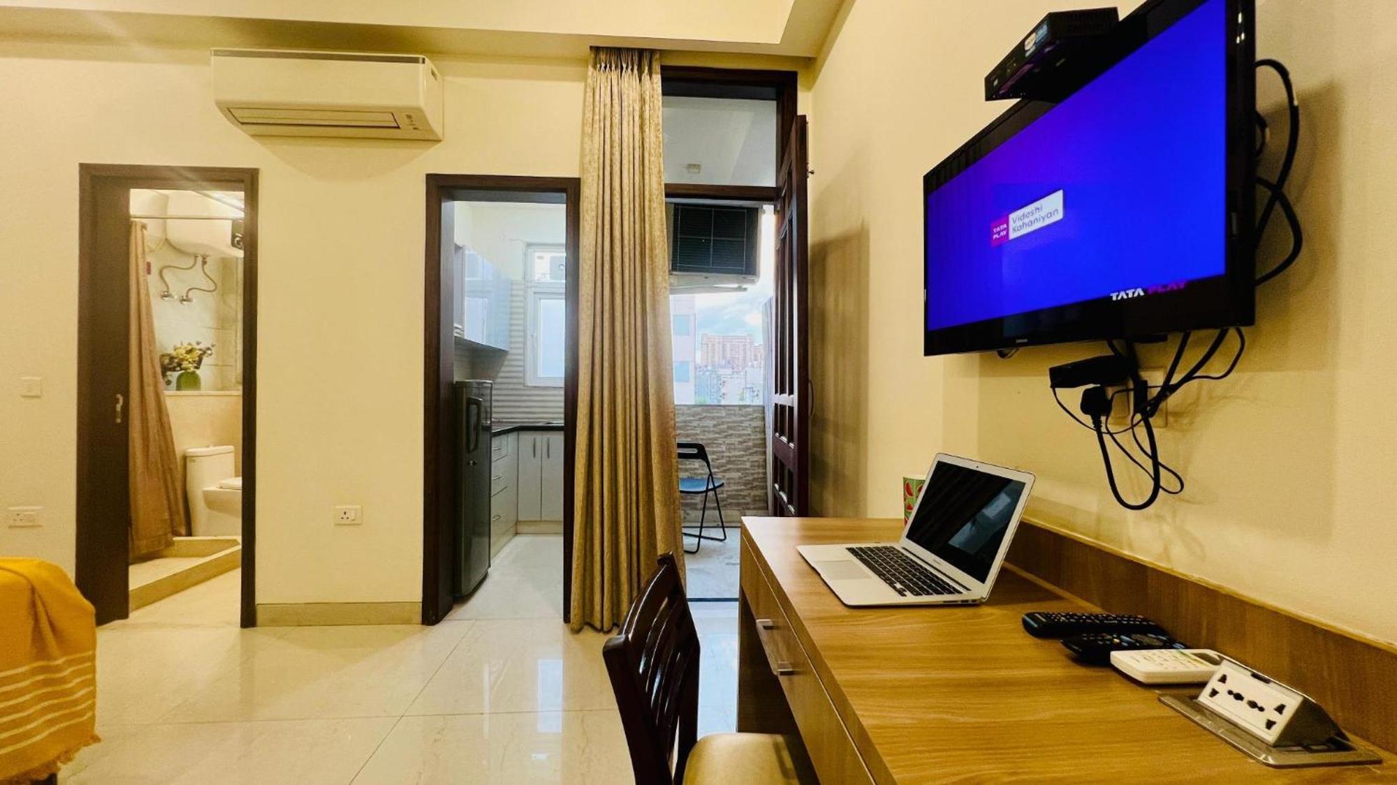 Bluo Studio4 Golf Course Road - Gym, Balcony, Lift Gurgaon Ngoại thất bức ảnh